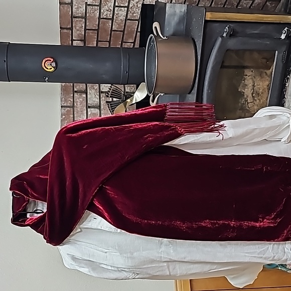 NEW DEEP BURGUNDY SCARF - Picture 4 of 7